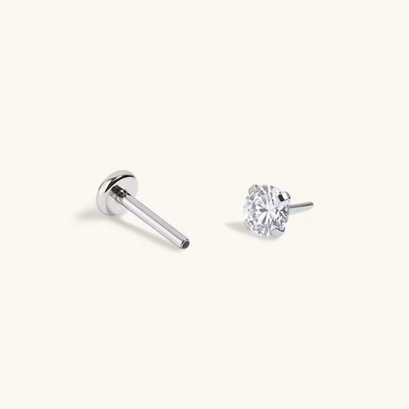 Maison Miru Flat Back Titanium Studs Designer Earrings Crystal Nap 18g 6mm NWT - Picture 3 of 4